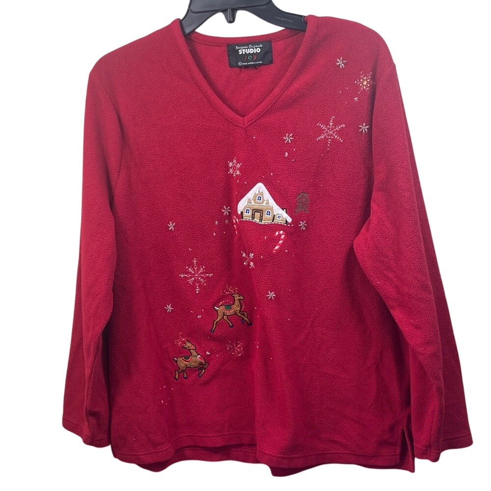 Studio vintage holiday y2k Red Sweater with Snowflake and Reindeer Motif‎